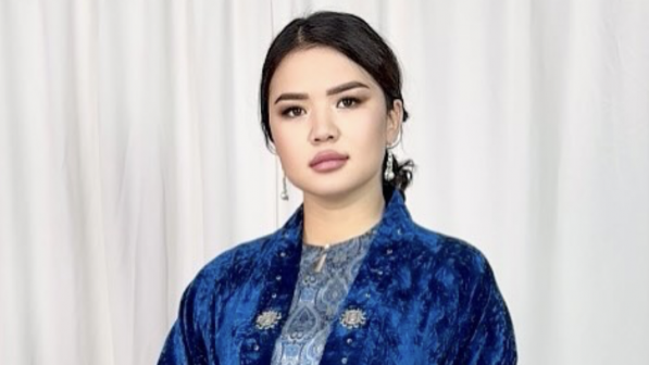 Блогер Ырысбала жалғыбасты ананың ақшасын бермей қойған