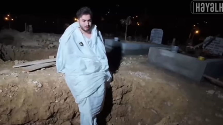 Тақсыр қара әйелді есекке