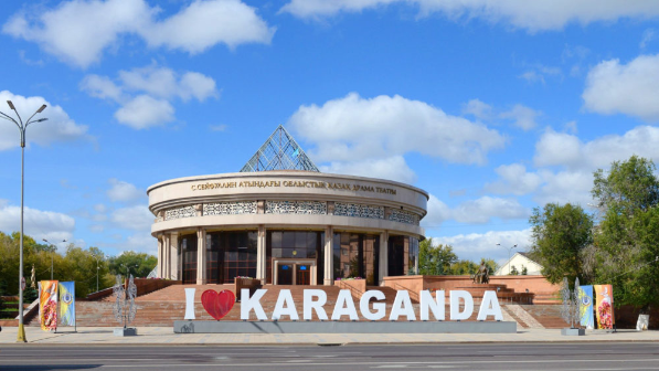 Қарағандыда 10 жасар қыз терезеден құлап, ауруханаға түсті