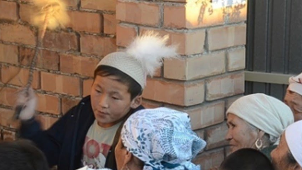 "Үкілі емші бала" тәуіптердің сұмдықтары мен шындықтарын айтып берді 