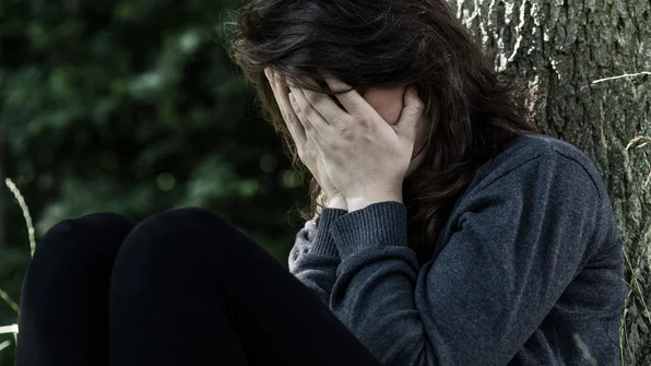 "Өзі зорлап, артынан басқаларға мені сатты" деген қыздың жағдайы жұрттың жағасын ұстатты