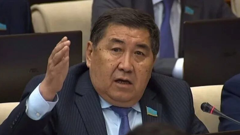 Депутат Ермұрат Бапиды "халық жауы" дескен жұрт қатты сынға алды