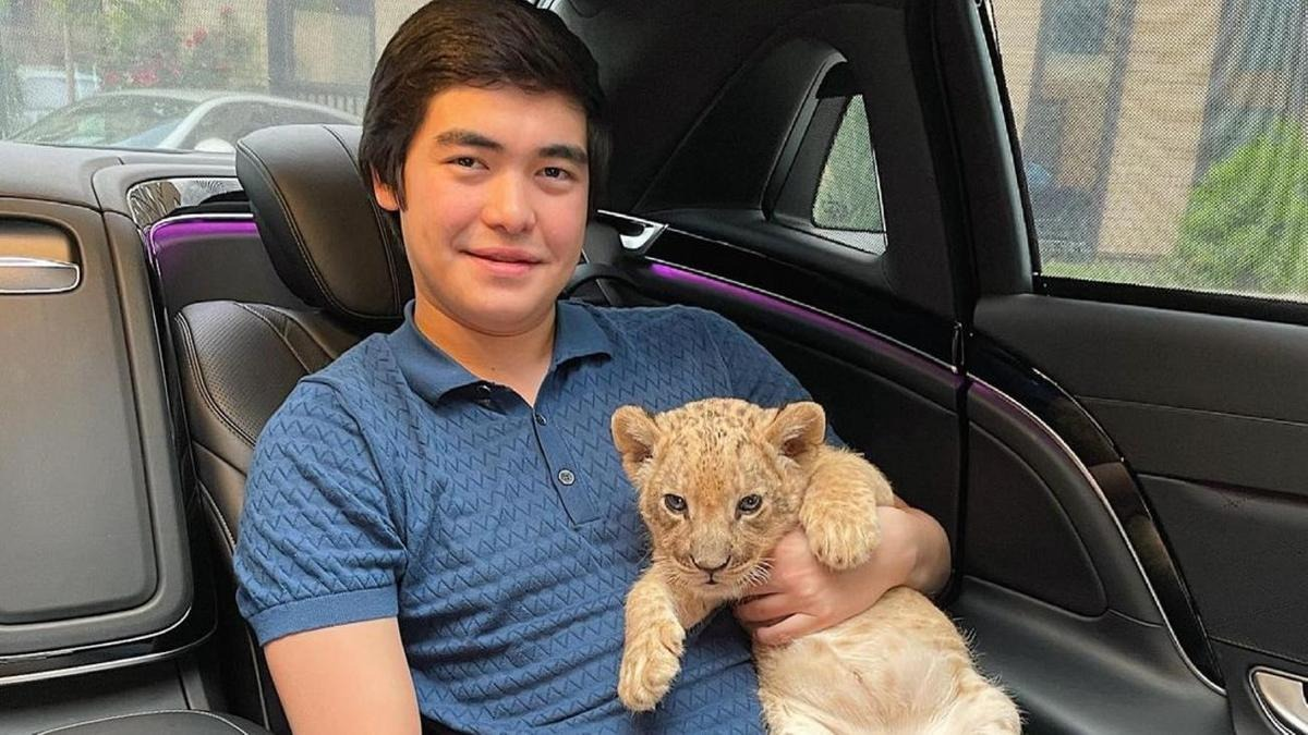 төсекте жалаңаш нағыз әйел