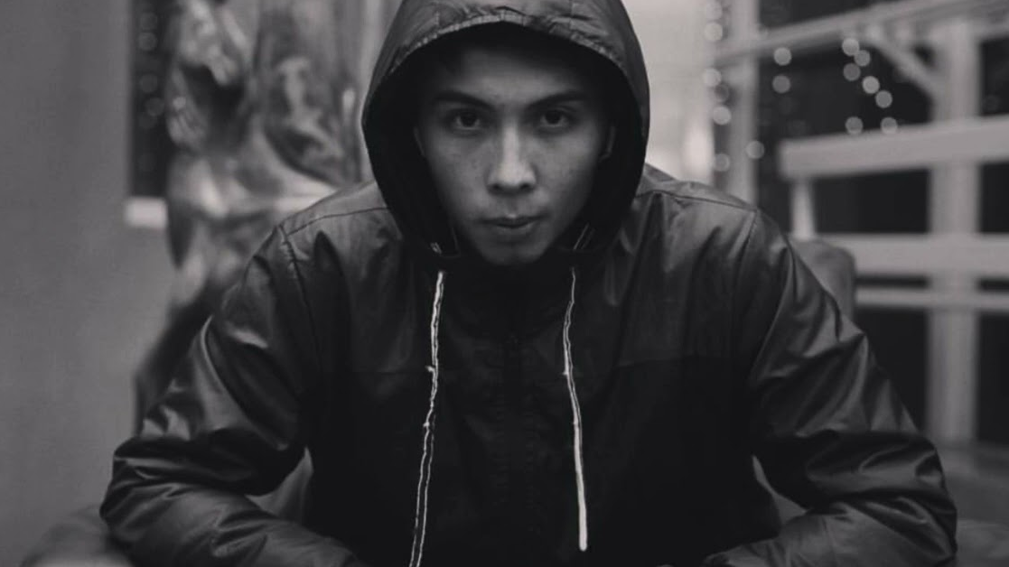 Әнші Qarakesek есірткі шегіп ұсталды