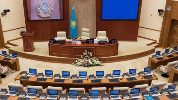 Парламенттегі масқара: Жақында депутаттар дискотека жасай ма?