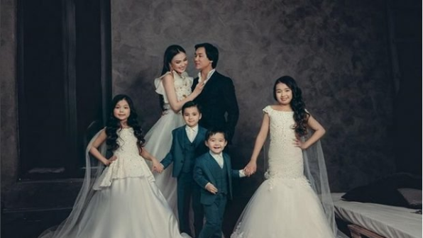 Қайрат титтей ұлына қымбат көлік сыйлады