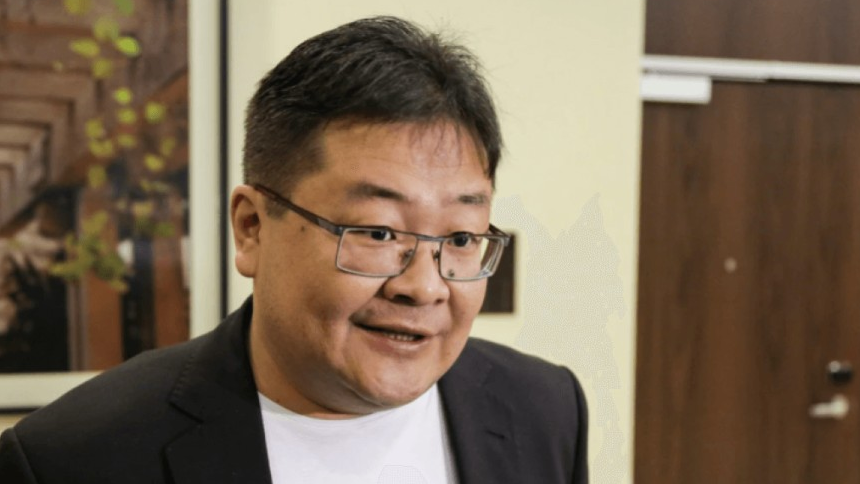 Айдос Сарым бір депутатқа жылына 195 млн аз деп санайды