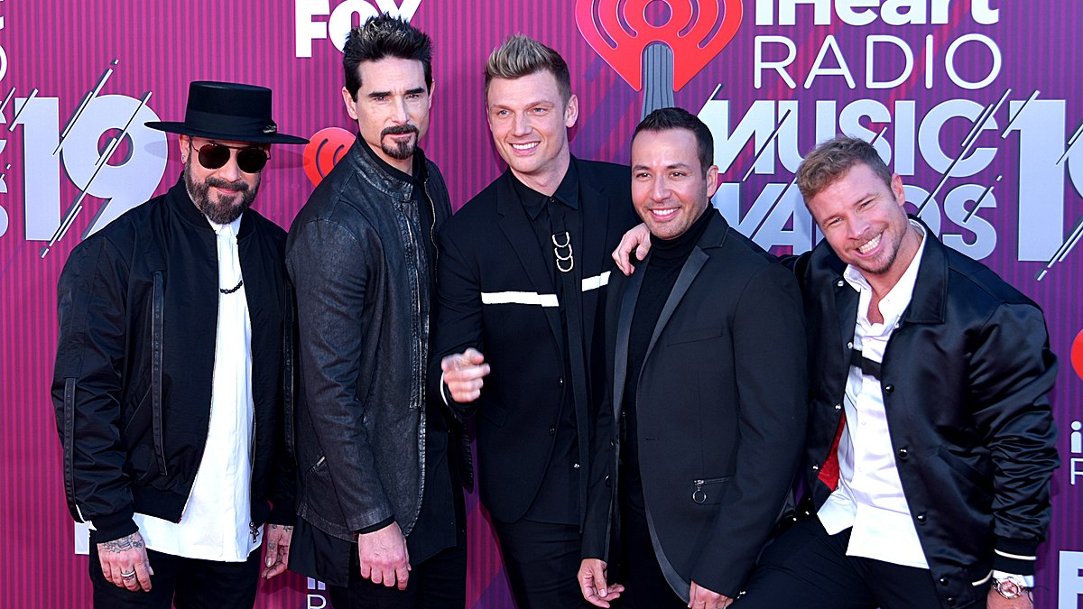 Жалаңаш қисық қыздар