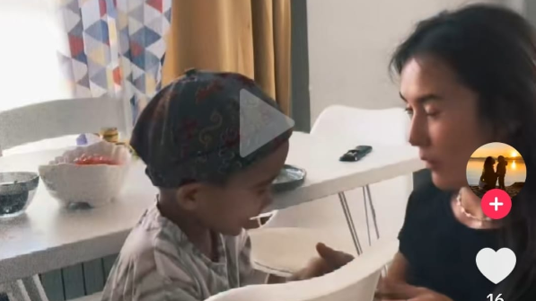 "Әбден қажыдым!" деген ерекше баланың анасы жанайқайын жеткізді