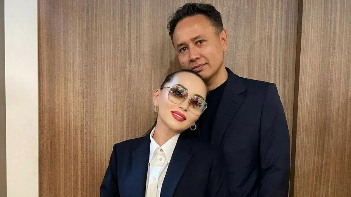 Баян Мақсатқызы жолдасының туған күніне 500 мыңдық сыйлық берді