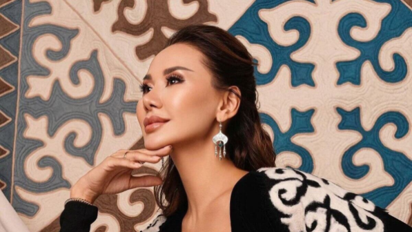 Динара Сәтжан туған күнін жаңа үйінде тойлады