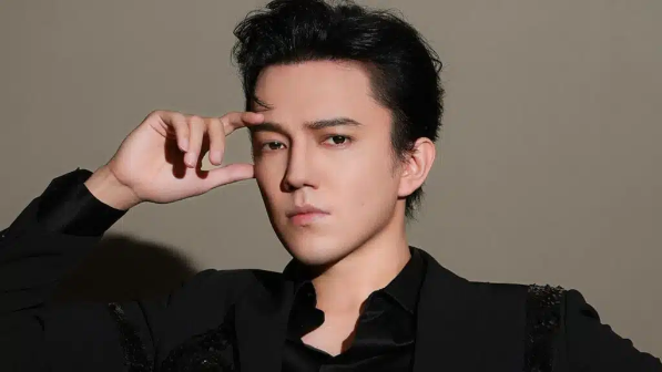 Димаш Құдайберген әкесі туралы шындықты айтты