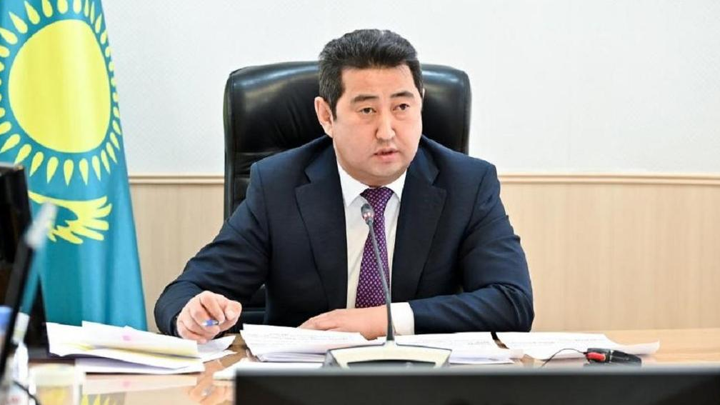 Министр Айдарбек Сапаровтың үстінен арыз түсірілді