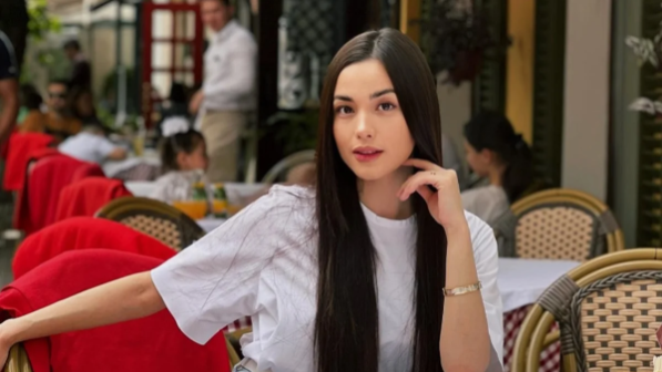 Әнші Ақбота-Нұр жартылай жалаңаш жүрген суретін жариялады