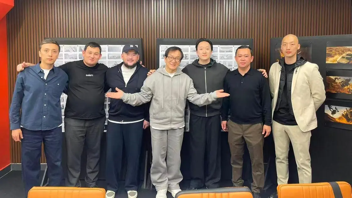 Джеки Чан Алматыға келді