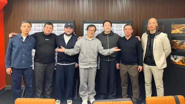 Джеки Чан Алматыға келді