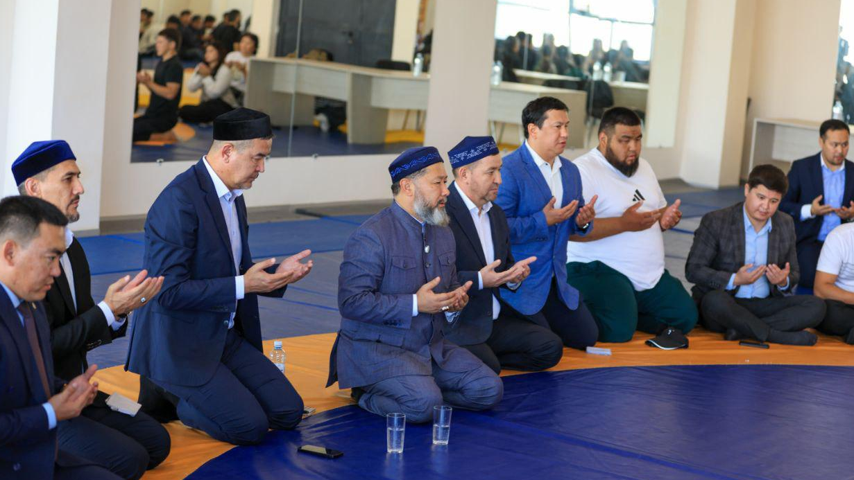 Бас мүфти заңға бағынбай ма, бұл қалай?