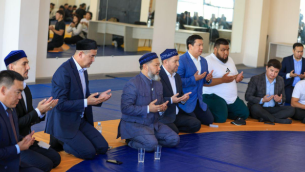 Бас мүфти заңға бағынбай ма, бұл қалай?