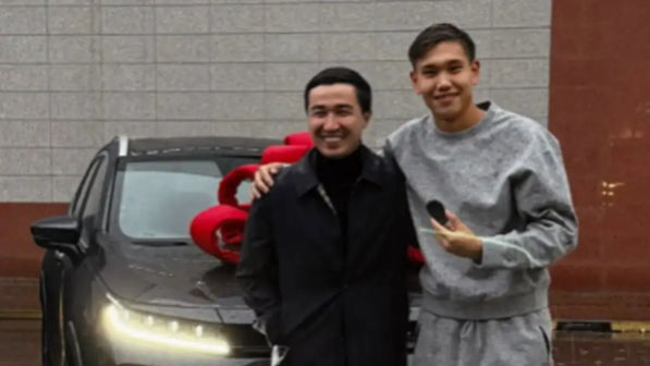 Шерхан Қалмұрзаға күтпеген сыйлық жасалды