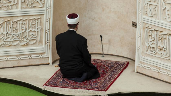 "Имам бомж емес": Мешіт имамының әйелі жан айқайын жеткізді