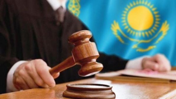 Қарағандыда 15 жастағы қызын қырыққа таяған еркекке ұзатып жіберген ананың соты басталды