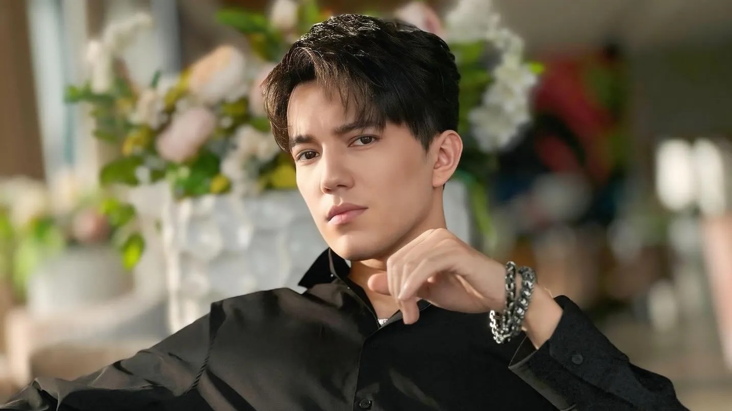 Нью-Йорк әуежайында Димаш Құдайбергенді жанкүйерлер ерекше ықыласпен қарсы алды