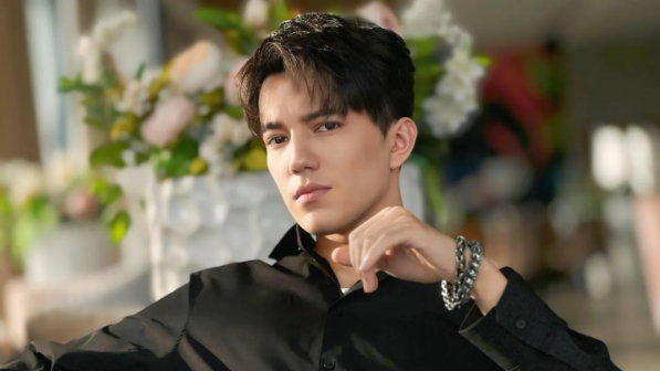 Нью-Йорк әуежайында Димаш Құдайбергенді жанкүйерлер ерекше ықыласпен қарсы алды