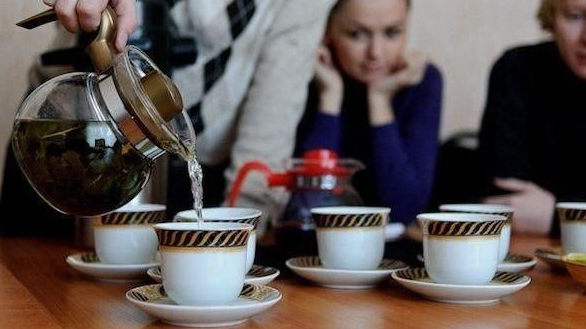 "Білім саласын шай ішкіш апайлардан тазарту керек" дейді заңгер