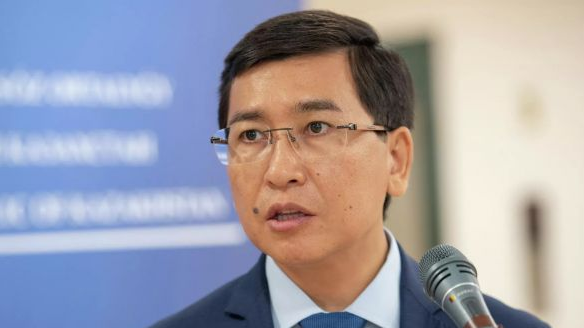 Асхат Аймағамбетов мұғалімдерге сүйінші жаңалығын жеткізді