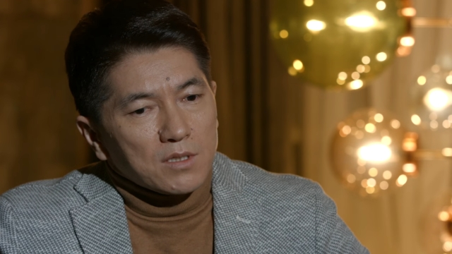 Әнші Сәкеннің масқара ерсі әрекеті жұрттың талқысына түсті (ВИДЕО)