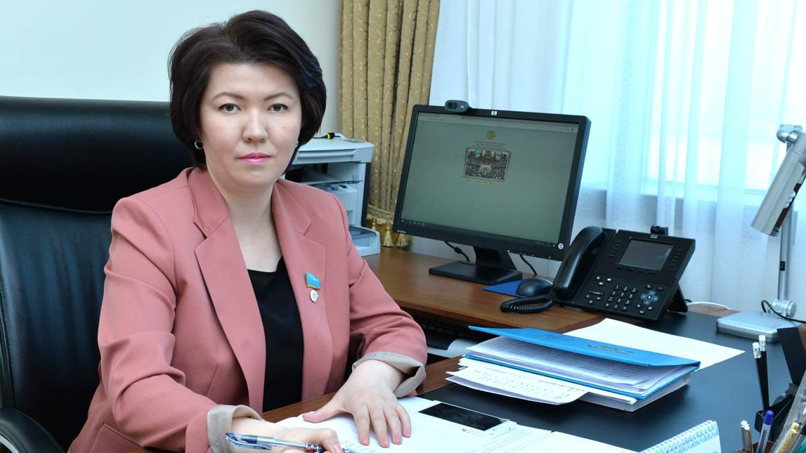 Министр ұстаздарды мерекесімен құттықтады