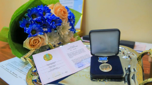 "Кей ұстазды медаль-марапатына лайық емес" дейді белсенді ұстаз