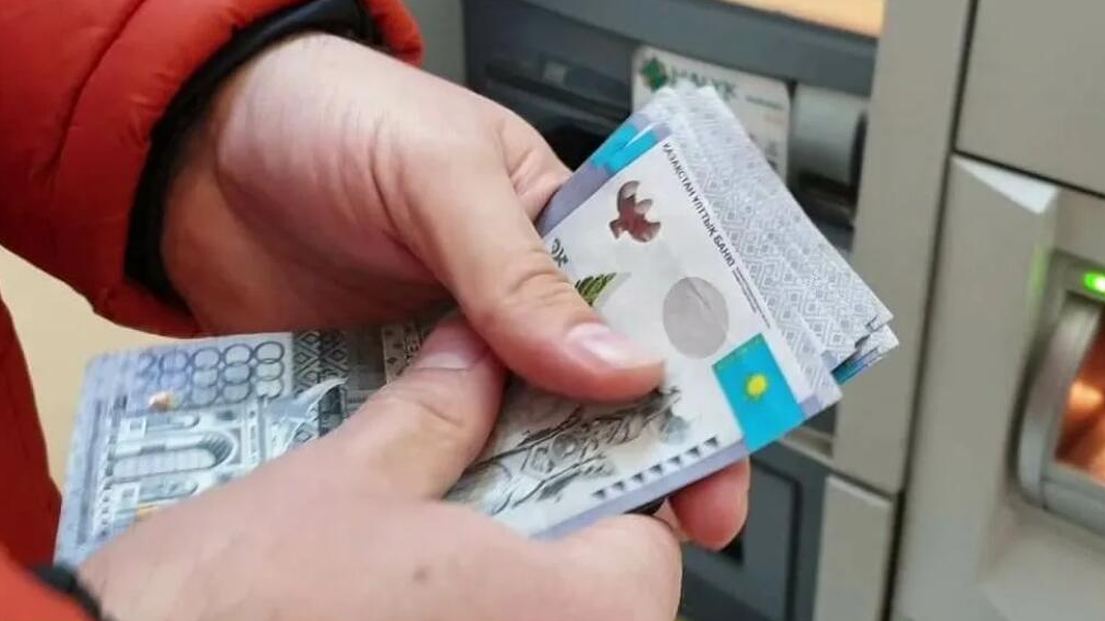 Елдегі 9 банк жабылмақ: Банктегі жұрттың ақшасы не болады?