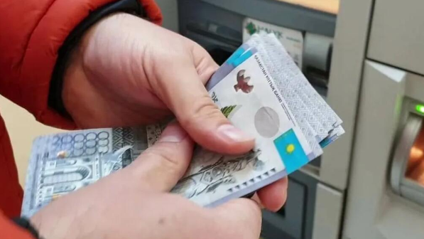 Елдегі 9 банк жабылмақ: Банктегі жұрттың ақшасы не болады?