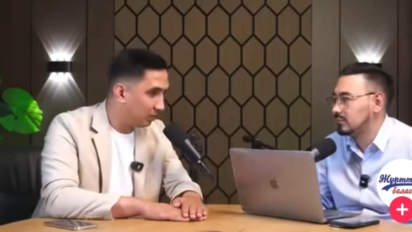 "Голый" фотоңды жіберем": Самат блогер кімді бопсалаған? 