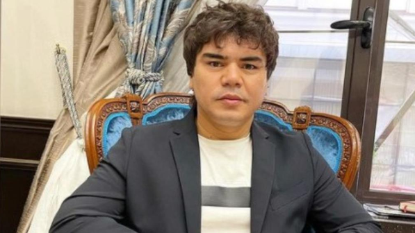 Әнші Кенжебек "халықты құлататын" әнімен тойды жарды