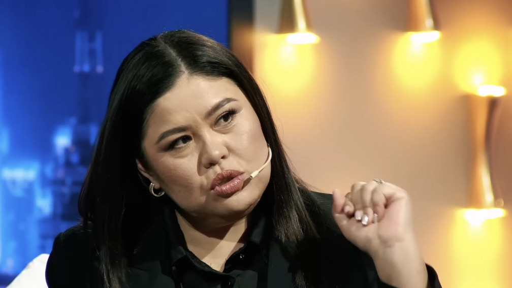 "...көзіне шөп салып" деген Бадықова арнайы сұхбат беріп, өз шындығын айтты