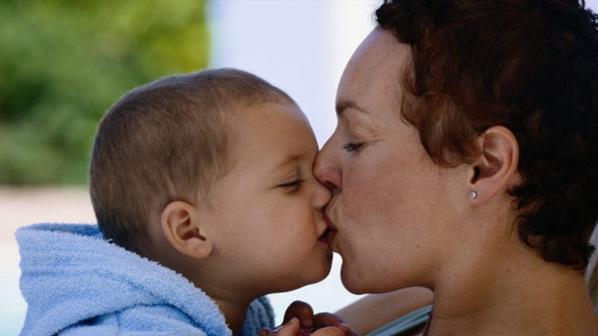 "Ата - анаға баласының ернінен сүюге тыйым салу керек" дейді дәрігер