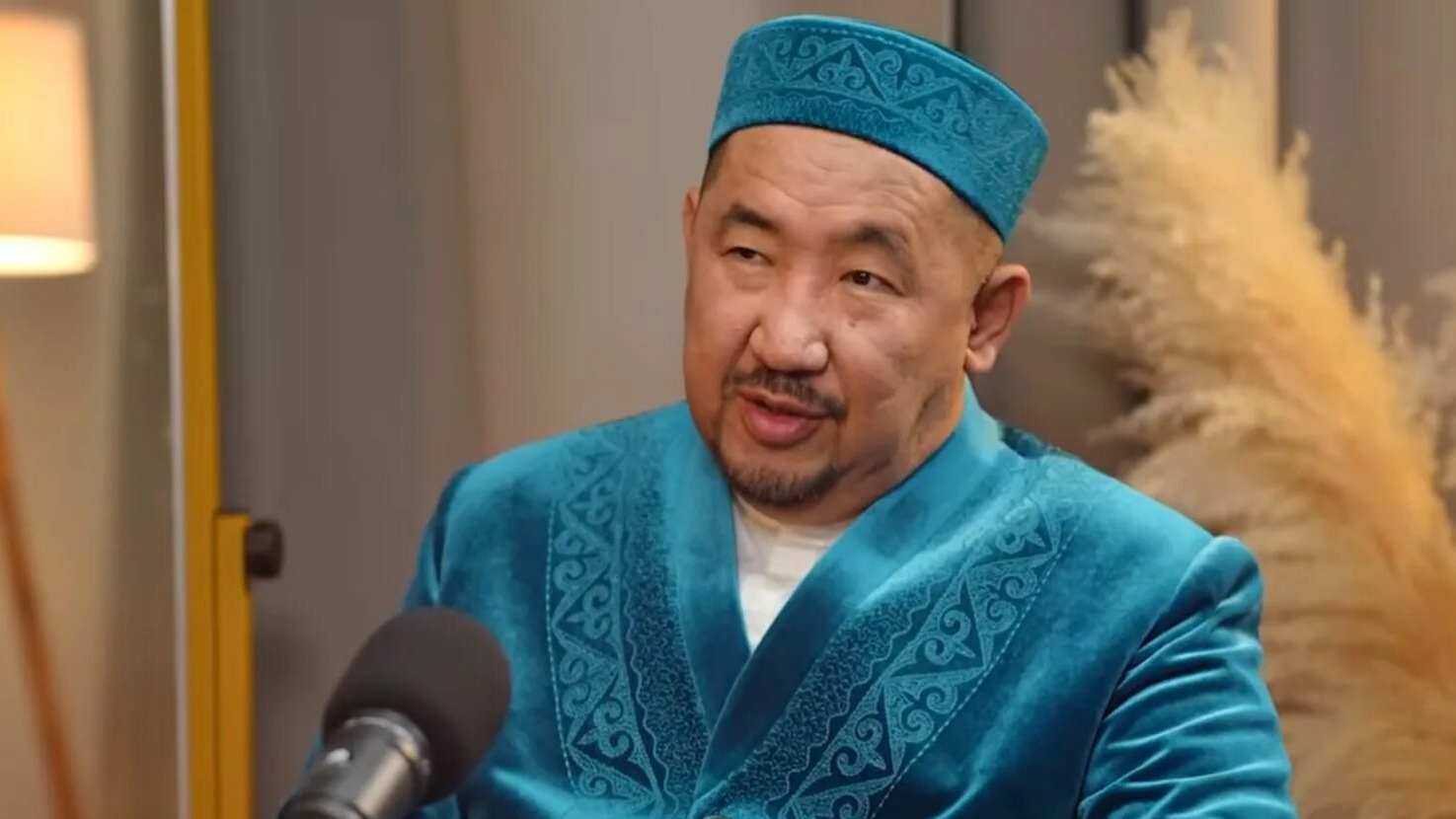 "Нұрлан имамға әйелдер ақша беріп, айтқызып отыр" деген діндарлар ашудан жер тоқпақтап жатыр