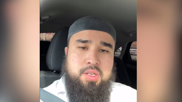 Діндар Рүстем Жүгінісов әжетхана тазалап жүр