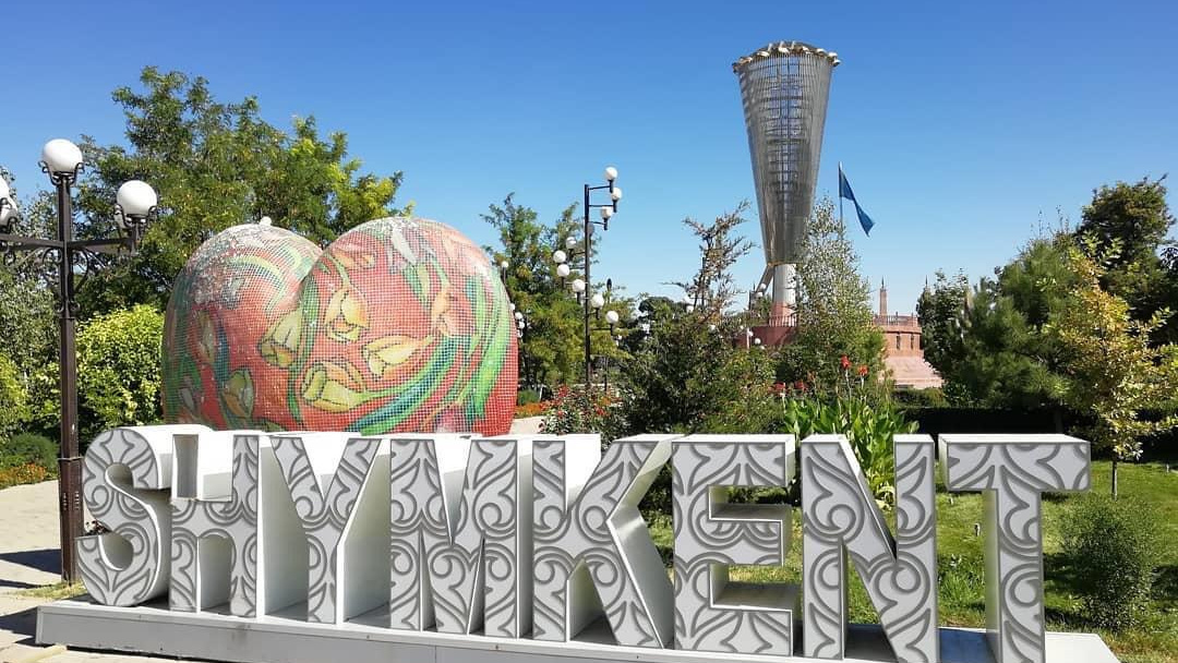 Журналист "южандарға": "Сендермен бір елде тұратыныма ұяламын" деді