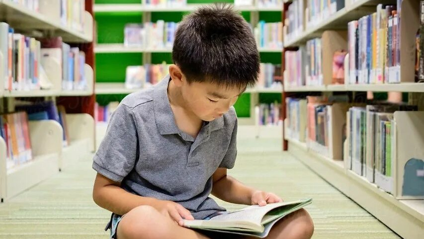 Мектеп оқулықтары балаларды қинап, жылатып жатыр