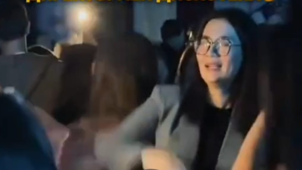 "Бояушы деген сайын...": Директор оқушыларымен дискотекада жұлқына биледі