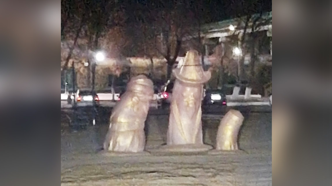 Ұйықтап жатқан қыздардың жатуы бейнелерін қараңыз.