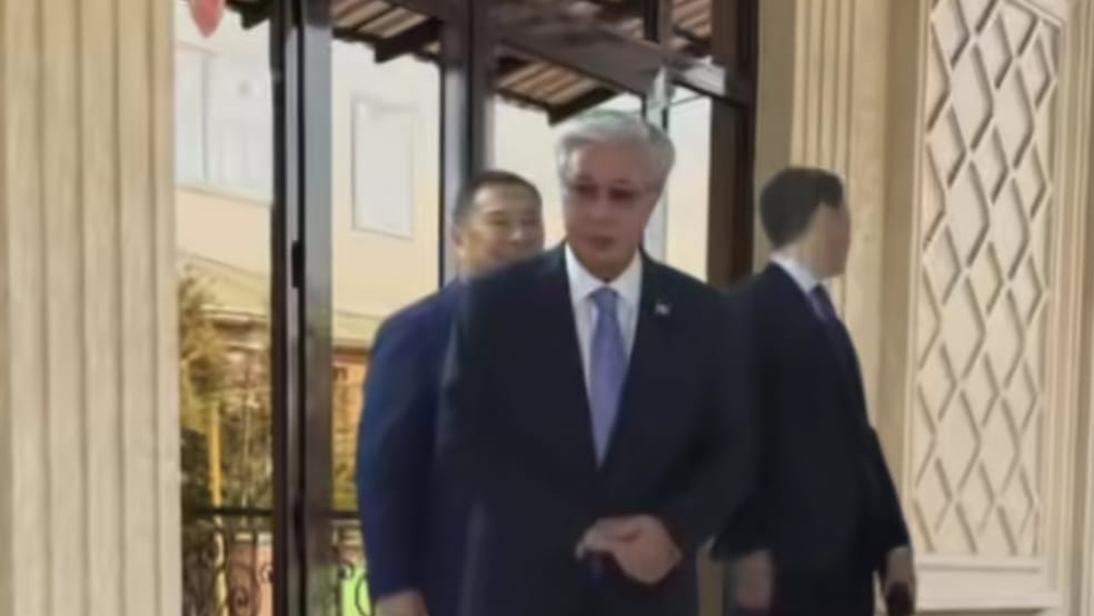 "Тоқаев немересін әкелді" деп мұғалімдер директорына пранк жасады