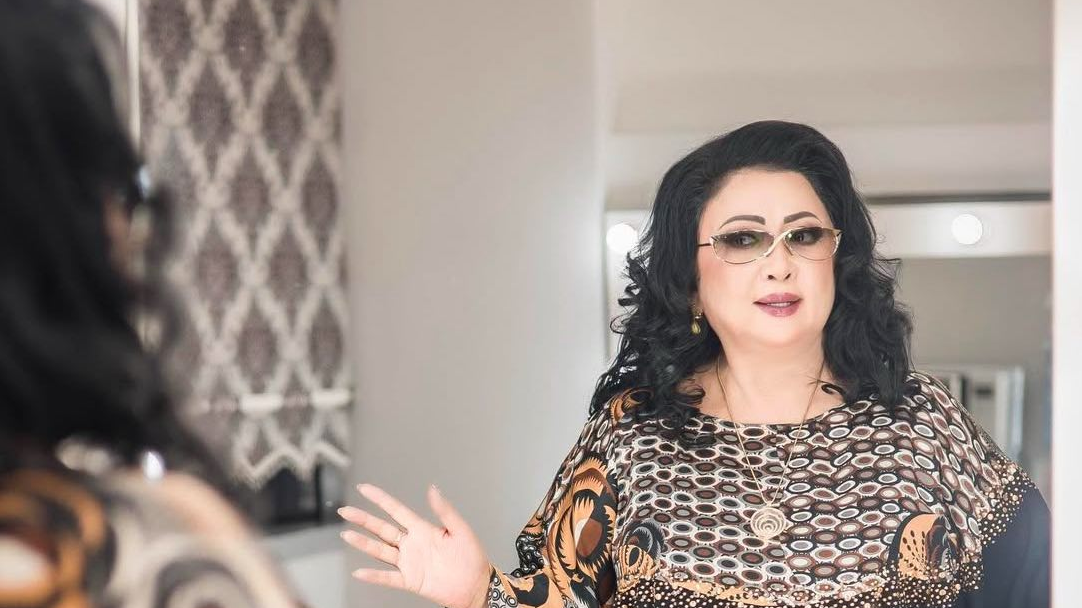 Әнші Мақпал Жүнісова сахнада армансыз секірді