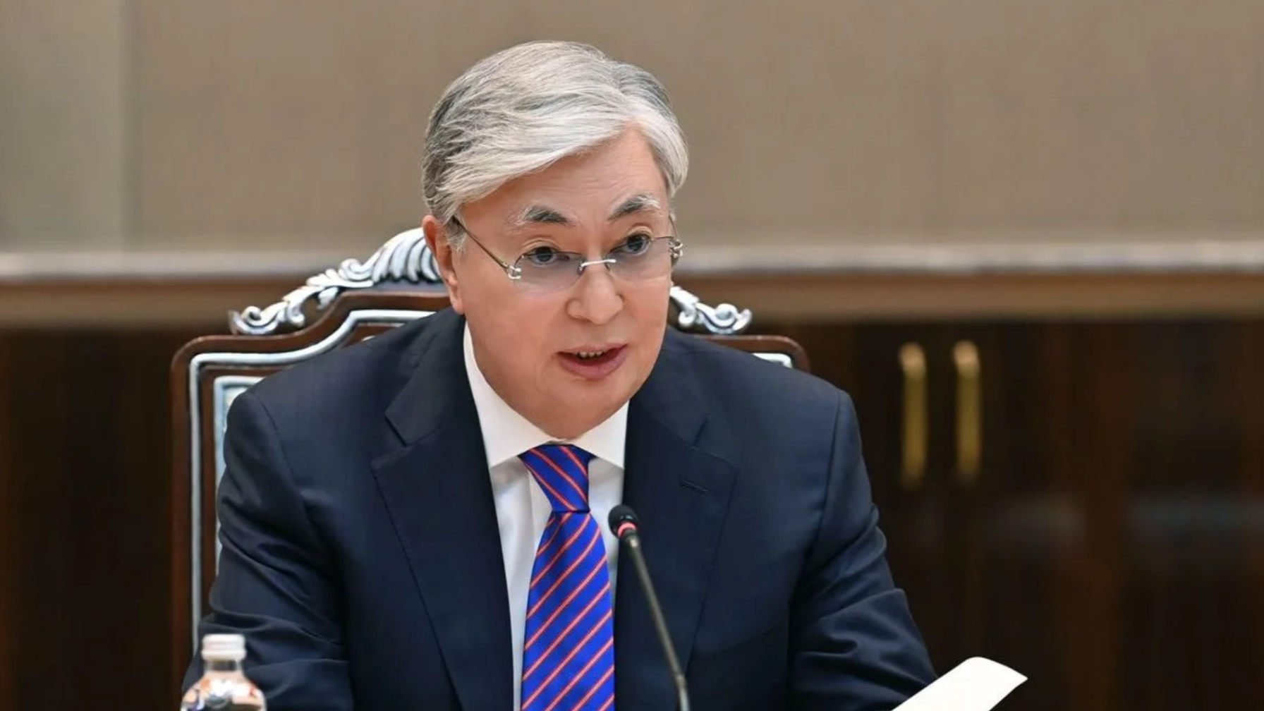 Президент Республика күні қарсаңында бір топ азаматты мемлекеттік наградалармен марапаттау туралы Жарлыққа қол қойды