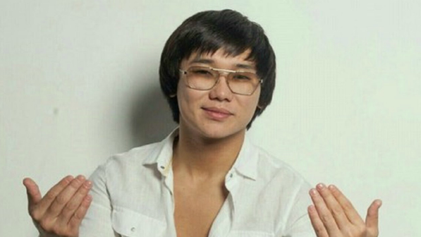 "Қайраттың бес баласының несібесін жеп...": Әнші келініне доллардан көрімдік берді