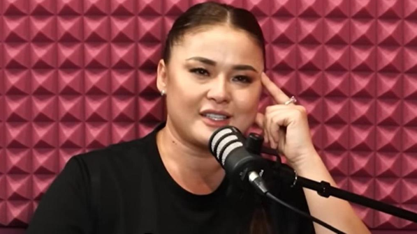 «Тоқтатуды талап етемін!»:  Мөлдір Мұқанова жұрттан оңбай сөз естіді