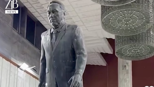 "Тұғырдан құлаған Назарбаев" ескерткіші сатылды